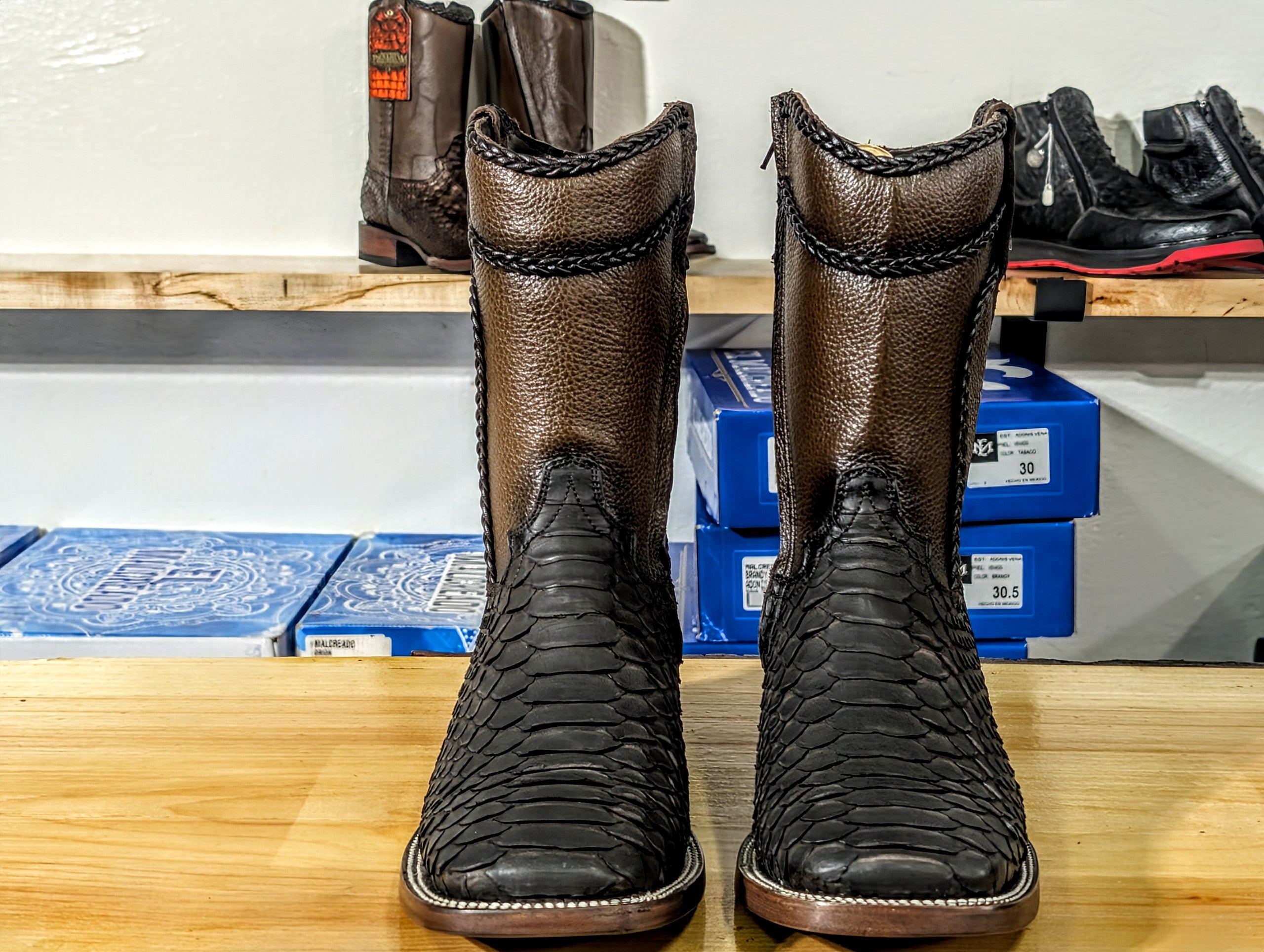 El Malcreado Mauro Color Tabaco