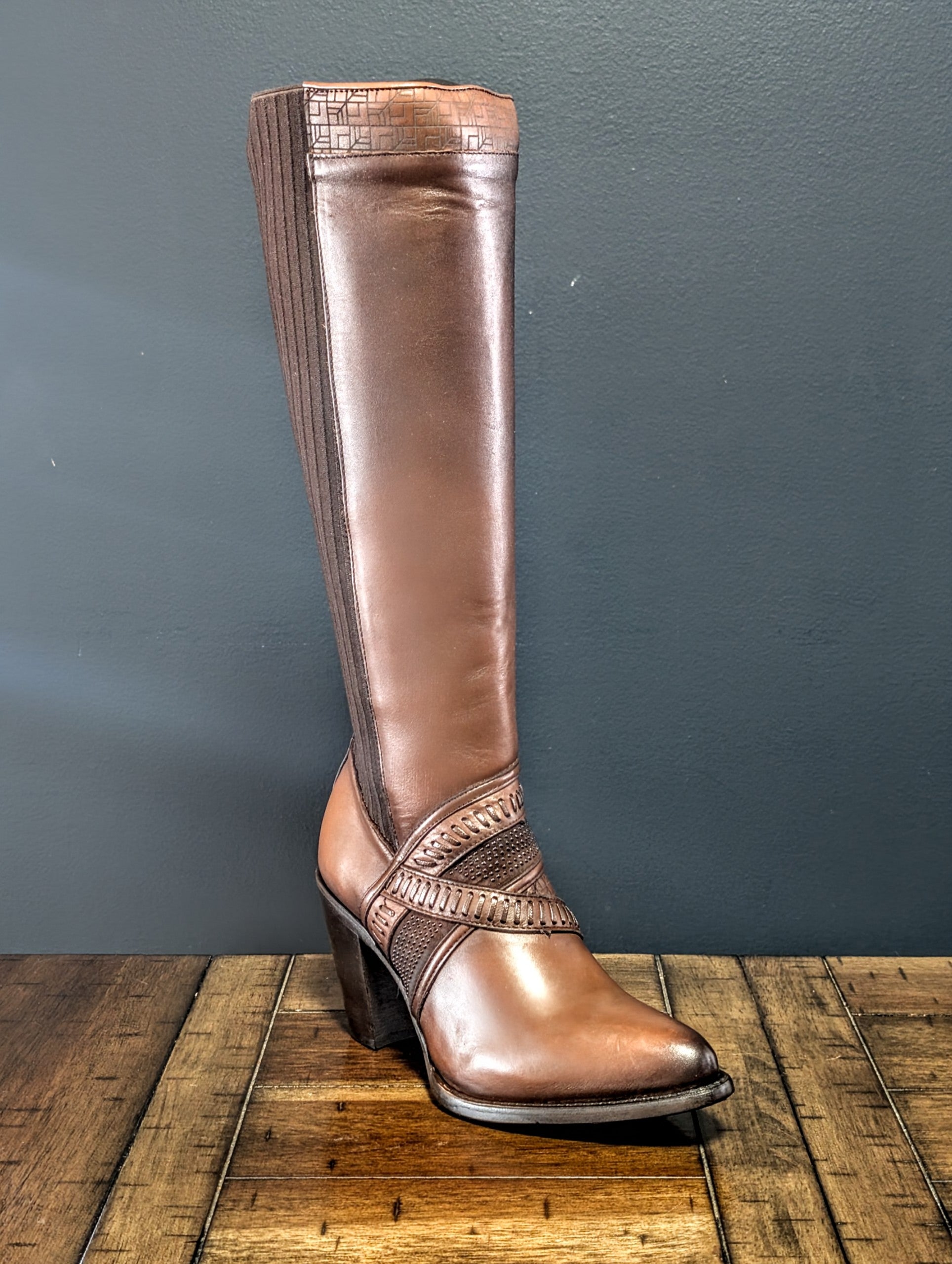 Botas de Dama en Color miel punta redonda