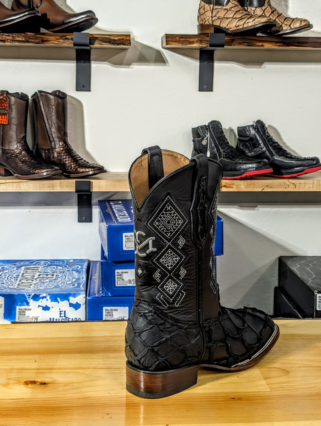 El Malcreado Botas de Pescado Color Negro