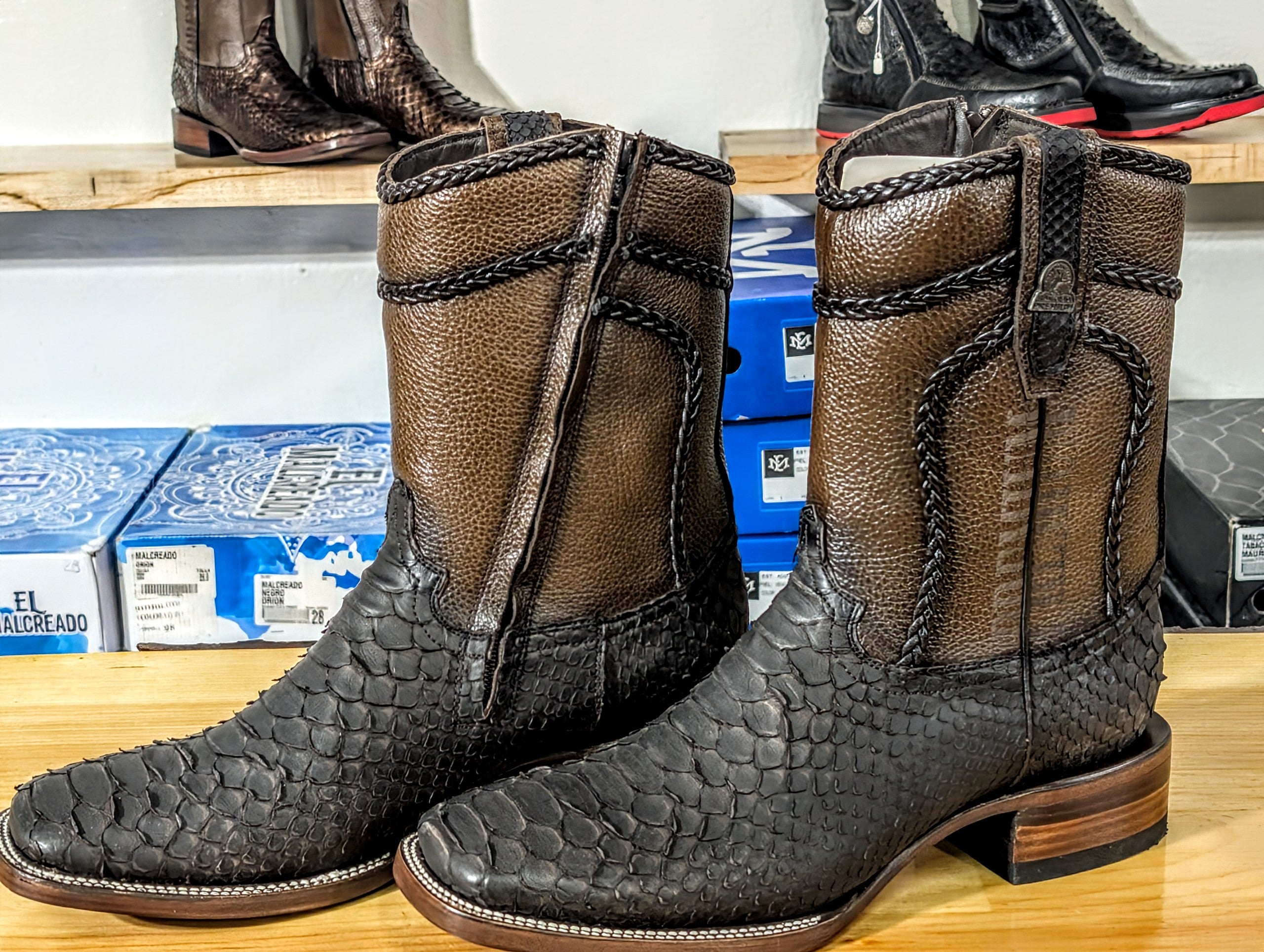 El Malcreado Mauro Color Tabaco