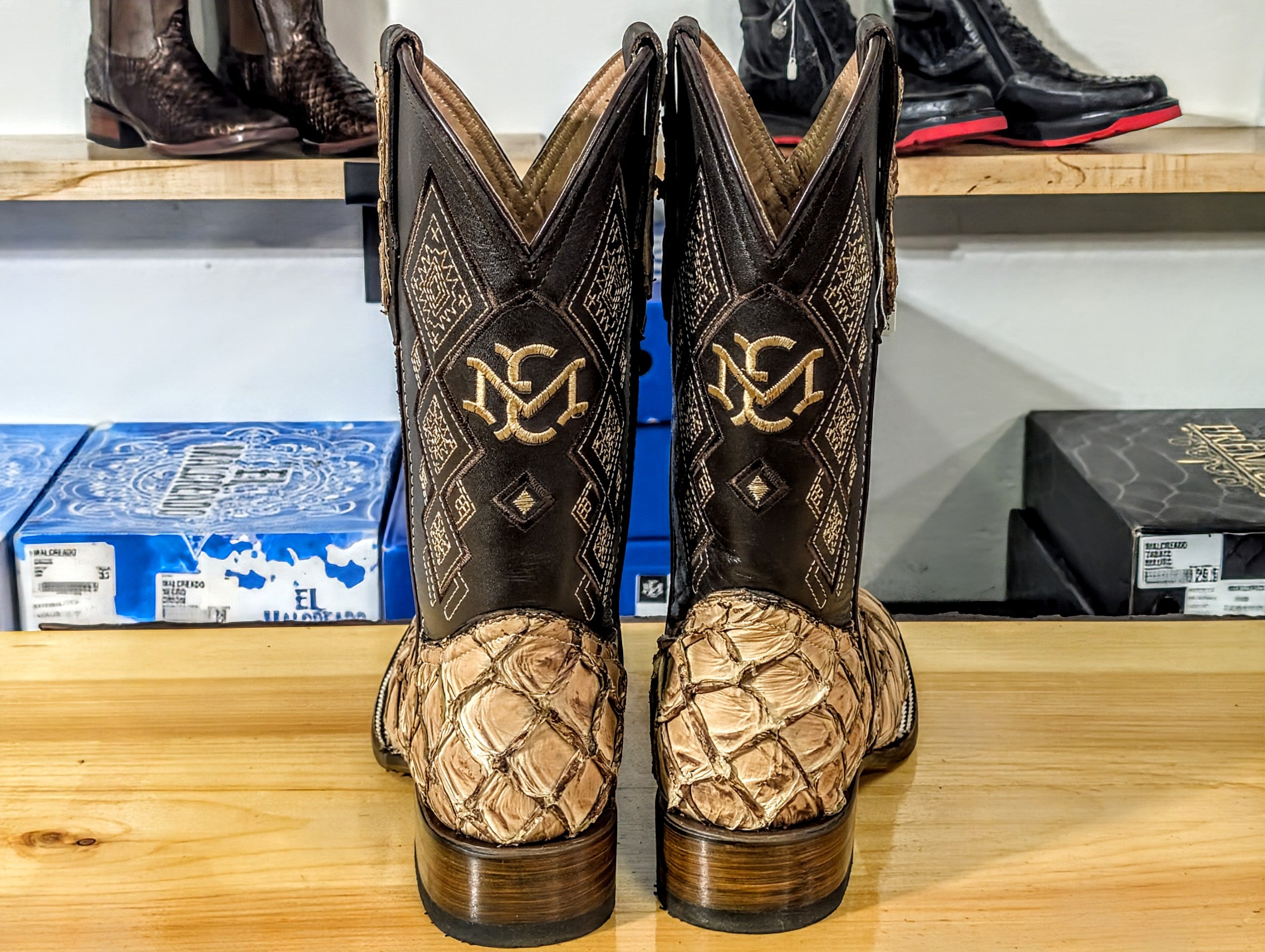 El Malcreado Botas en Pescado Color Tabaco