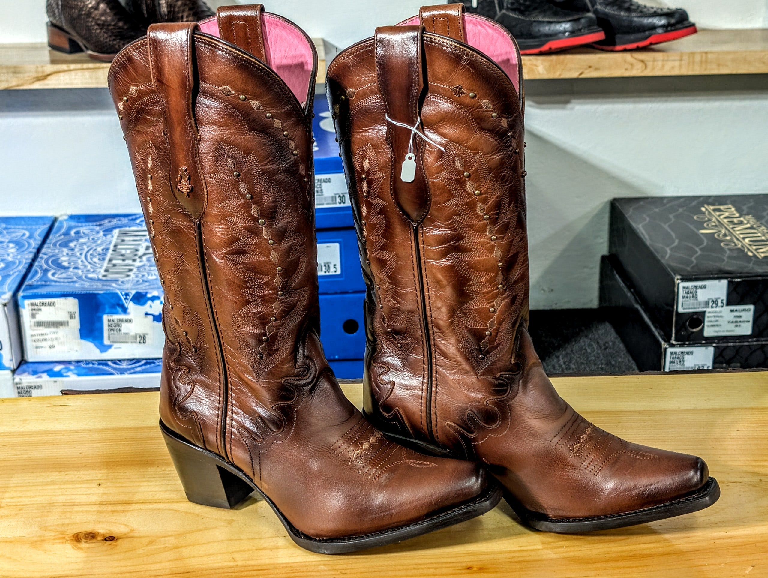 El Malcreado Barbie Shedron