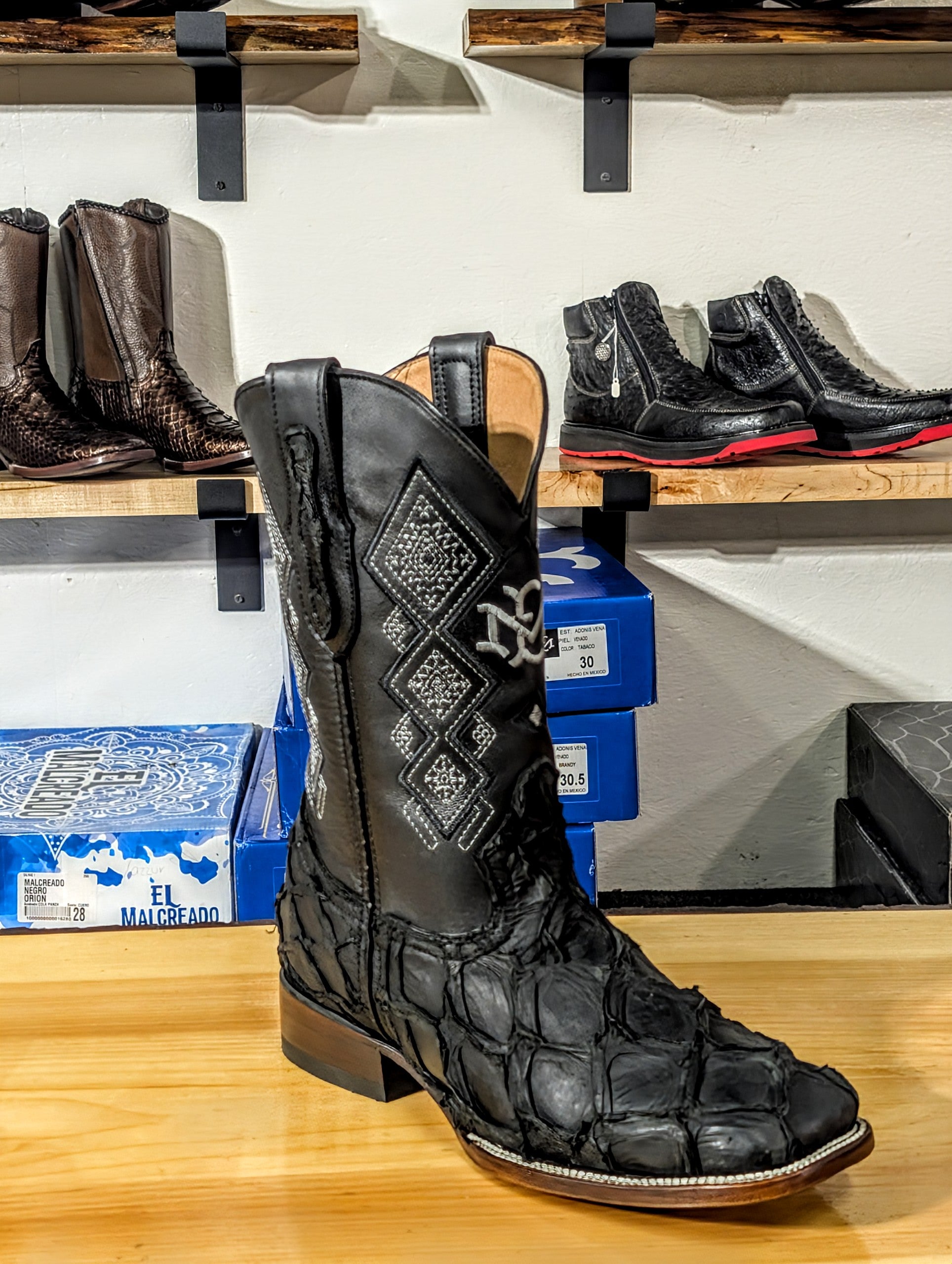 El Malcreado Botas de Pescado Color Negro