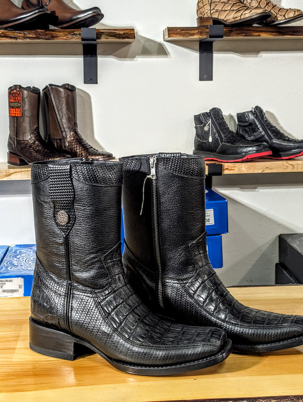 El Malcreado Botas Orion Cocodrilo Color Negro