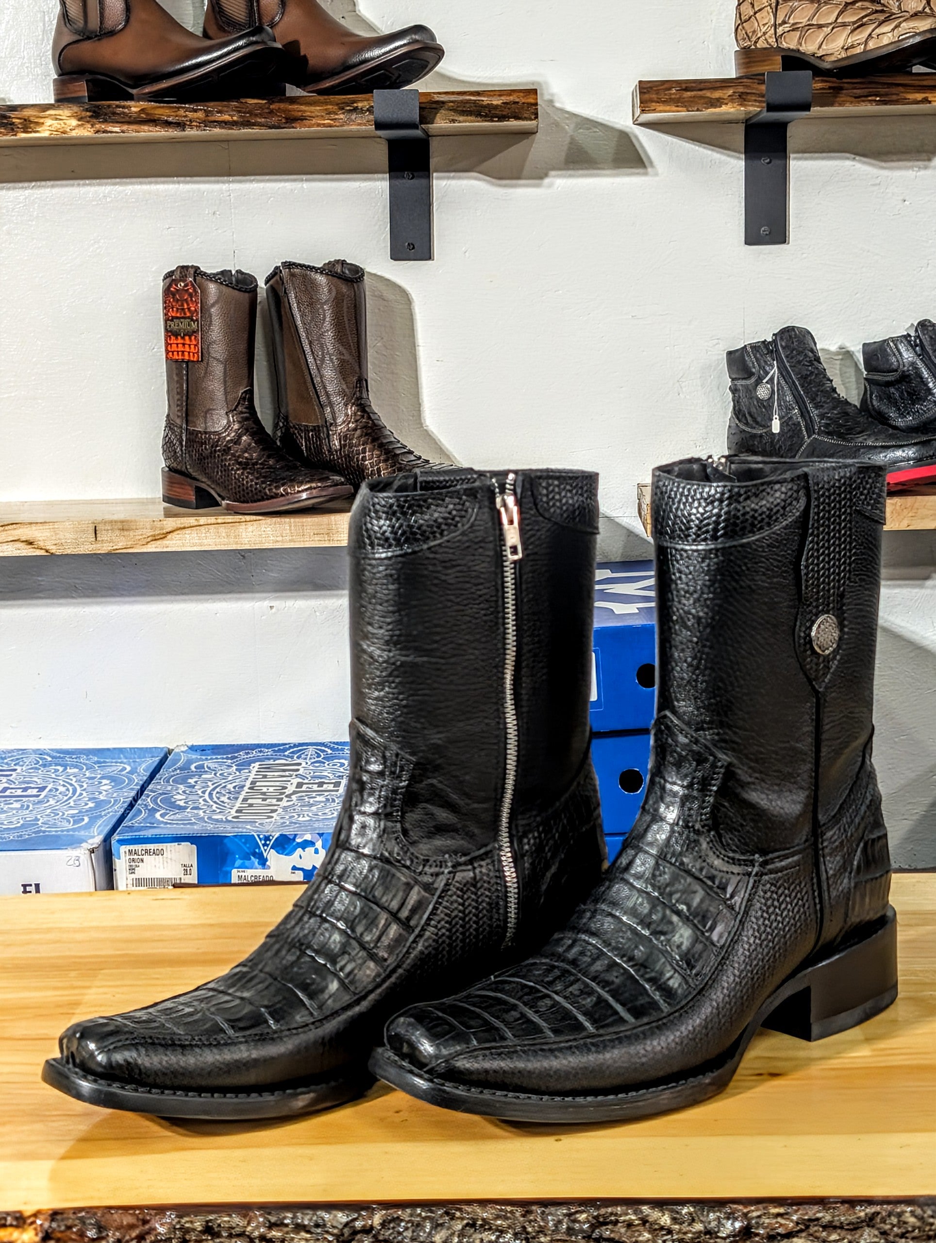 El Malcreado Botas Orion Cocodrilo Color Negro