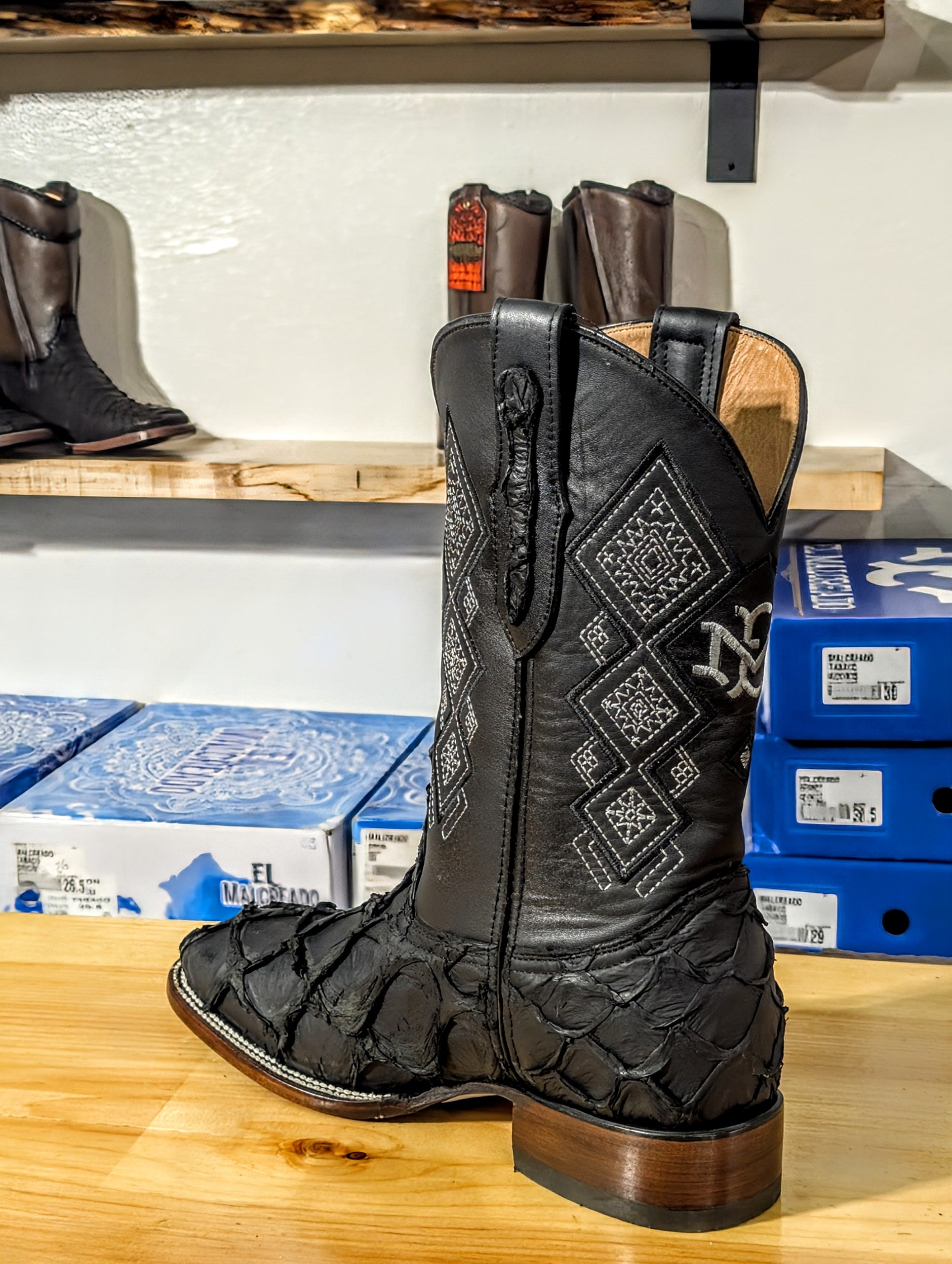 El Malcreado Botas de Pescado Color Negro